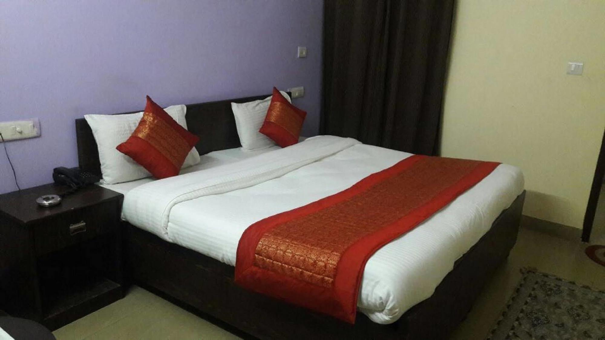 Hotel O Mahipalpur Inn New Delhi Exterior photo