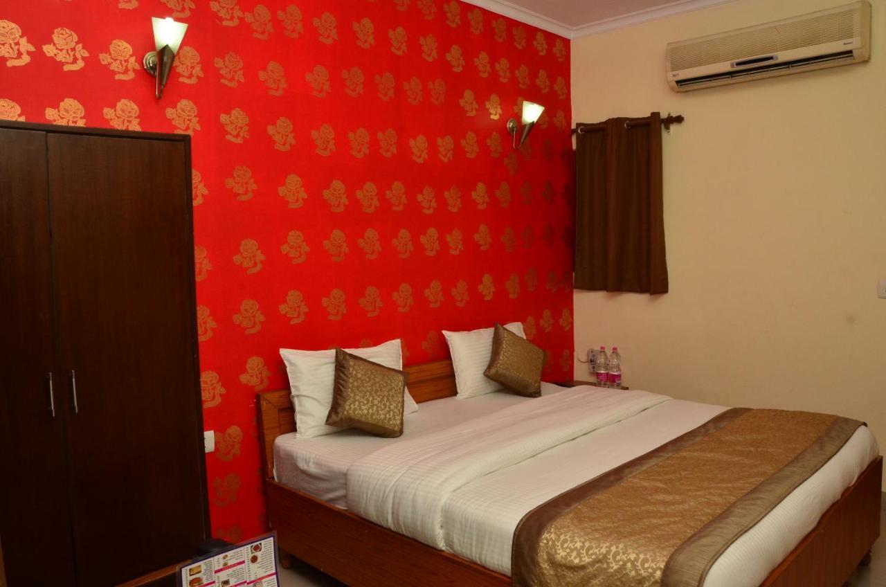 Hotel O Mahipalpur Inn New Delhi Exterior photo